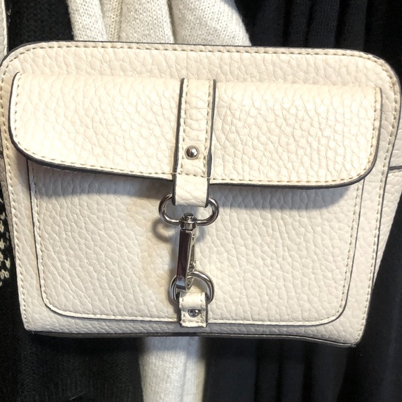Cream faux leather cross body bag - Picture 1 of 7